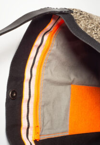 Fashionbag with a big zipper pocket, extra pocket for business cards and mobile