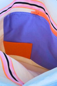 Fashionbag with a big zipper pocket, extra pocket for business cards and mobile